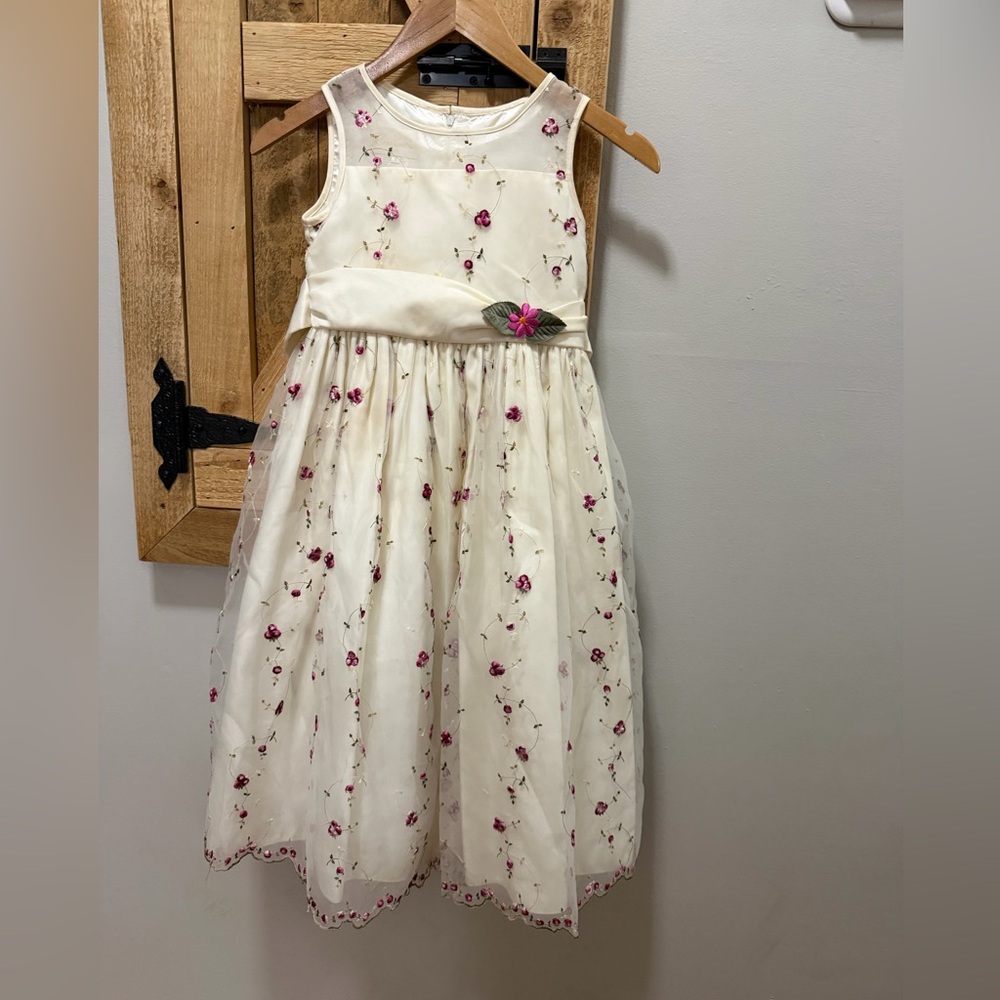 Beautiful flower girl dress‎